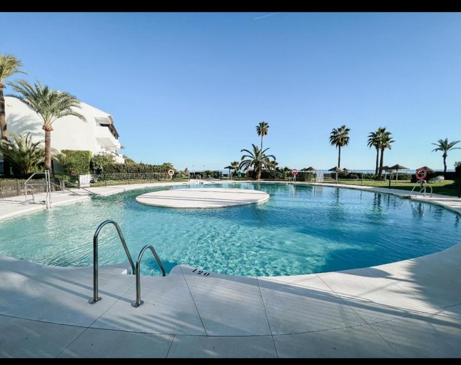 Апартаменты Miraflores Beach - Sea Front - Luxury Михас Экстерьер фото